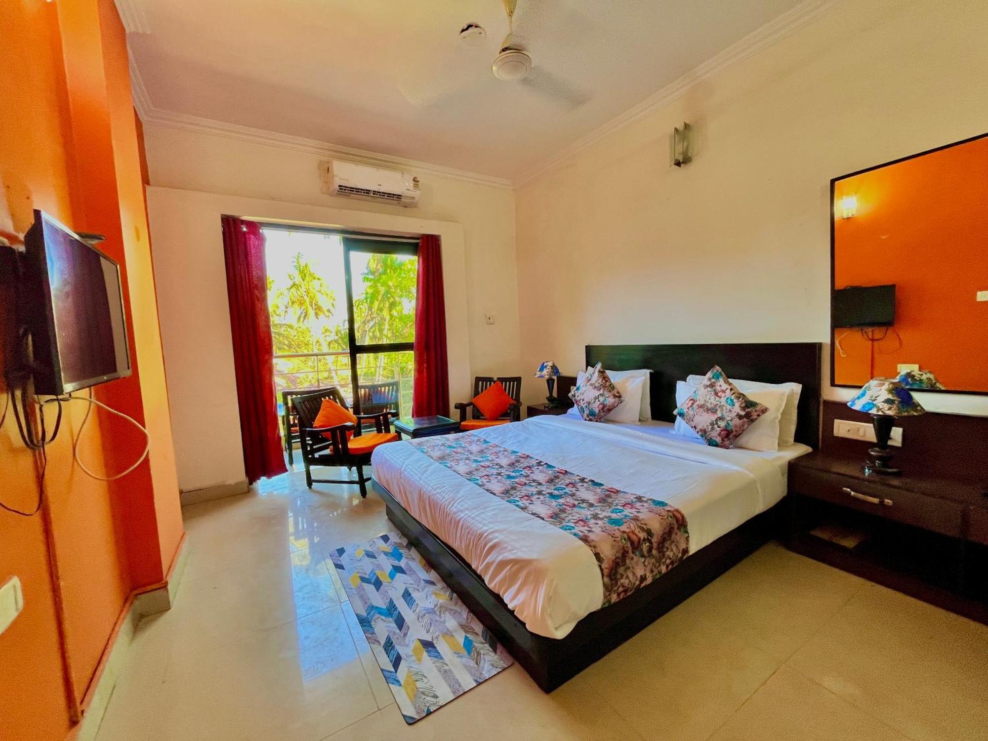 Summer Beach Resort, Goa - #Near Baga Beach #Swimming Pool #Garden #Bar #Lift #Premium Rooms #Property Of The Year #70565-84665 Calangute Exterior foto
